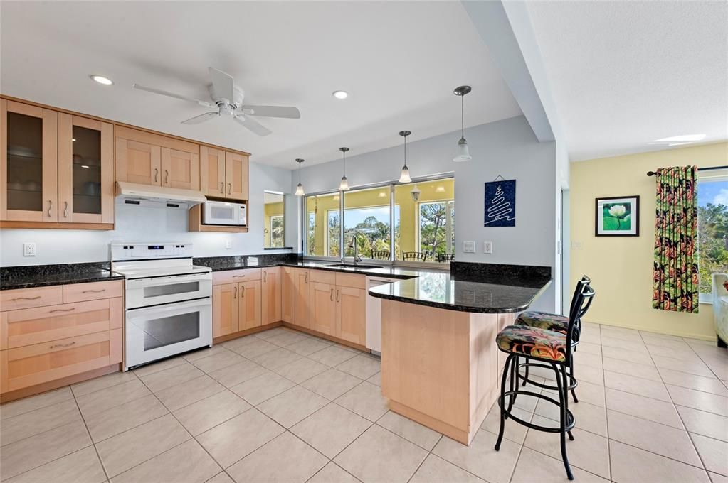 Activo con contrato: $785,000 (3 camas, 2 baños, 2310 Pies cuadrados)