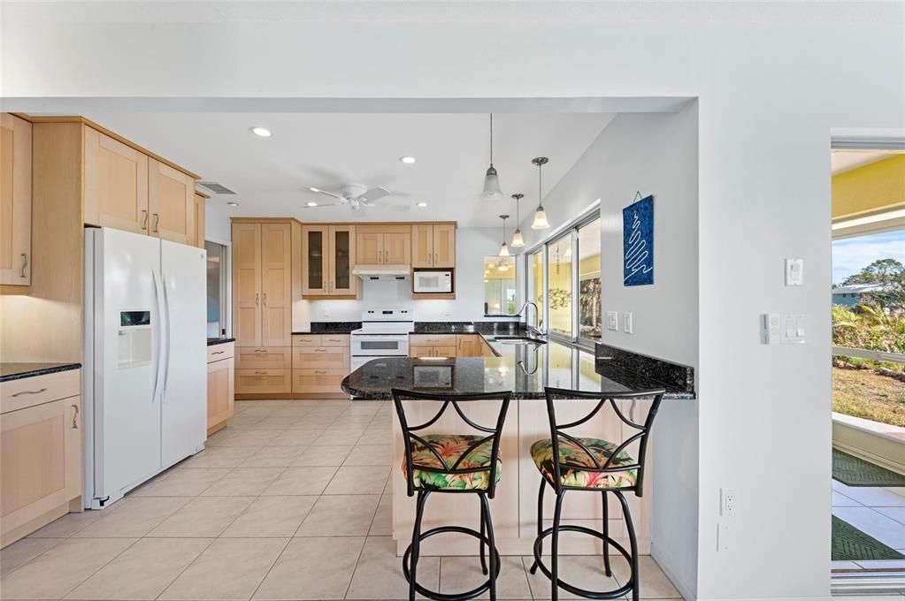 Activo con contrato: $785,000 (3 camas, 2 baños, 2310 Pies cuadrados)