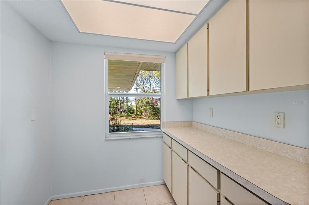 Activo con contrato: $785,000 (3 camas, 2 baños, 2310 Pies cuadrados)