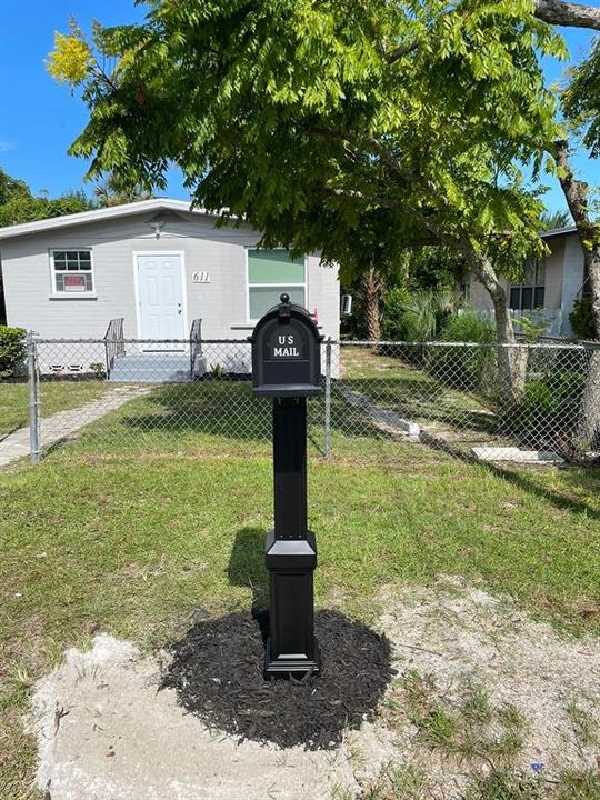 For Rent: $1,650 (2 beds, 1 baths, 816 Square Feet)