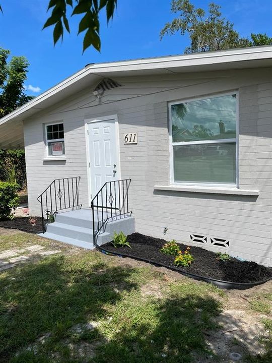 For Rent: $1,650 (2 beds, 1 baths, 816 Square Feet)