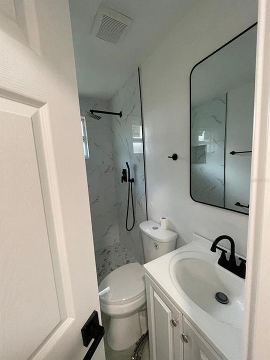 For Rent: $1,650 (2 beds, 1 baths, 816 Square Feet)