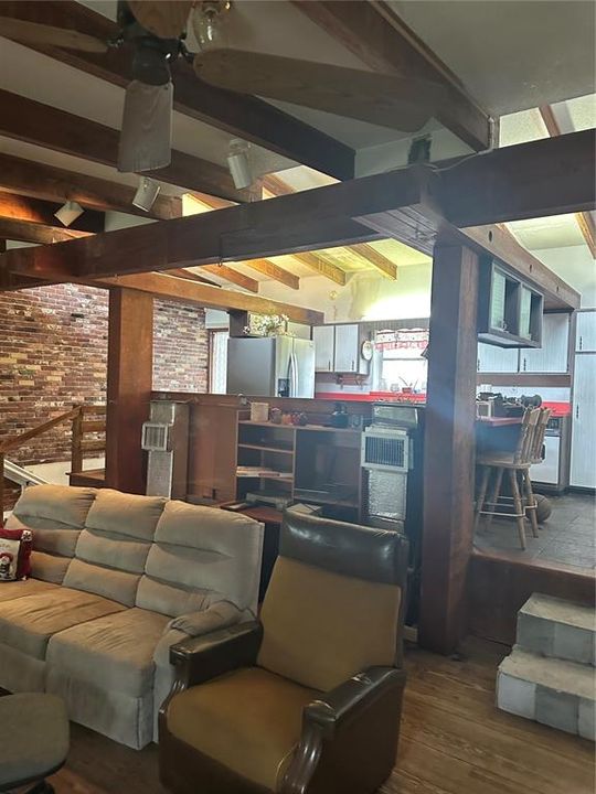 For Sale: $599,000 (3 beds, 1 baths, 930 Square Feet)