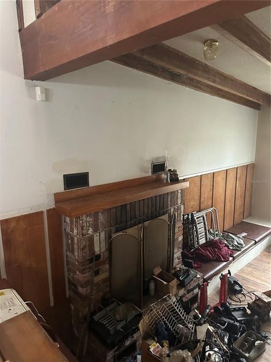 For Sale: $599,000 (3 beds, 1 baths, 930 Square Feet)