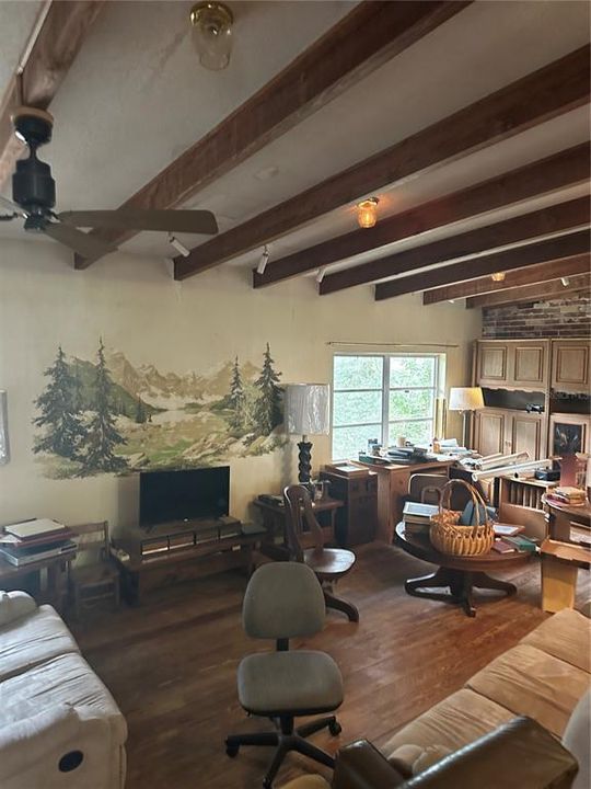 For Sale: $599,000 (3 beds, 1 baths, 930 Square Feet)