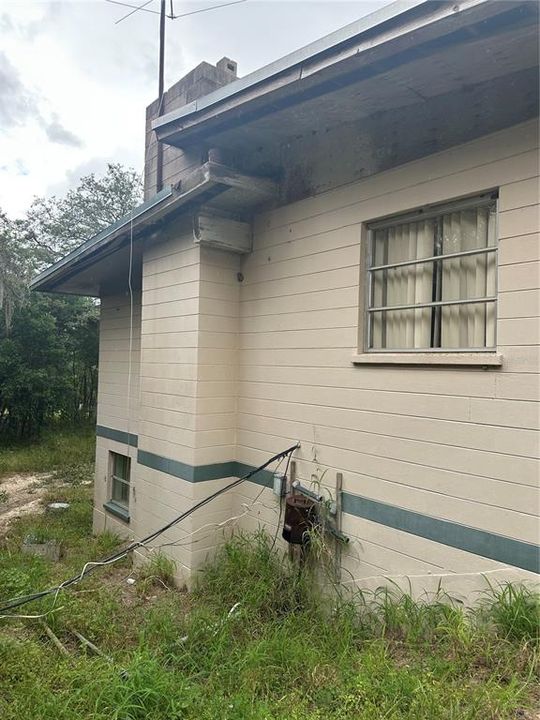 For Sale: $599,000 (3 beds, 1 baths, 930 Square Feet)