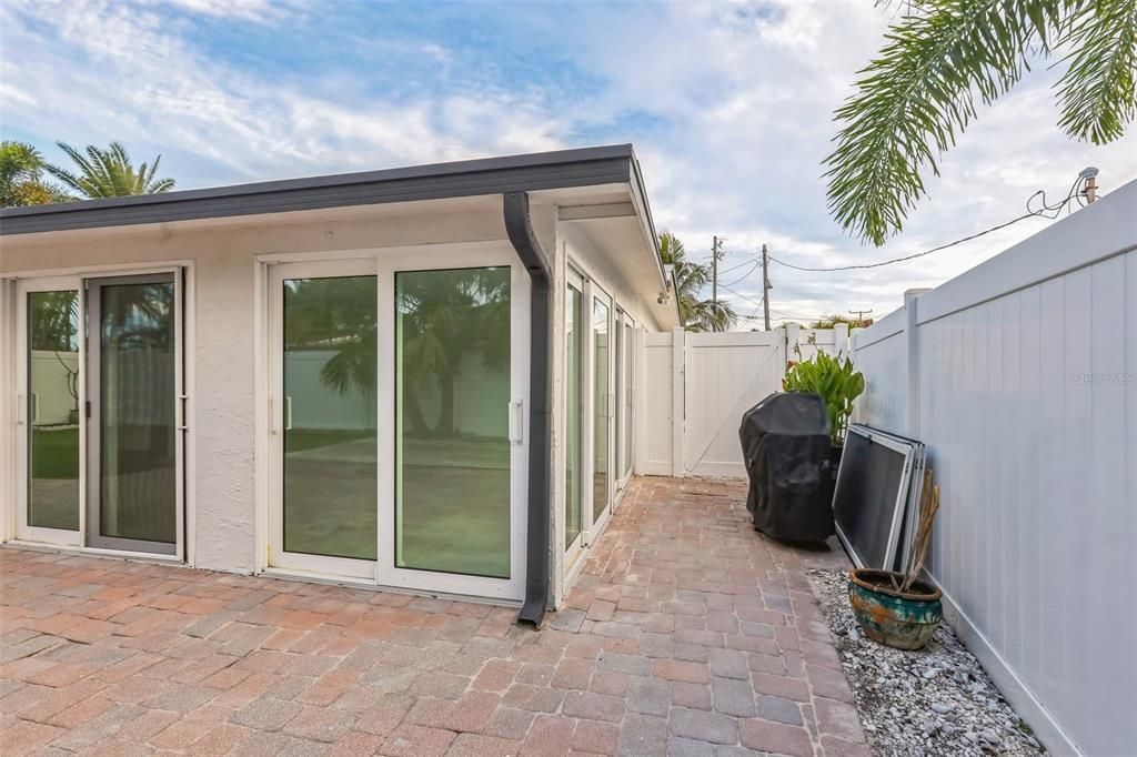 For Rent: $3,700 (3 beds, 2 baths, 1664 Square Feet)