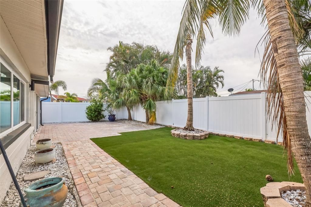 For Rent: $3,700 (3 beds, 2 baths, 1664 Square Feet)