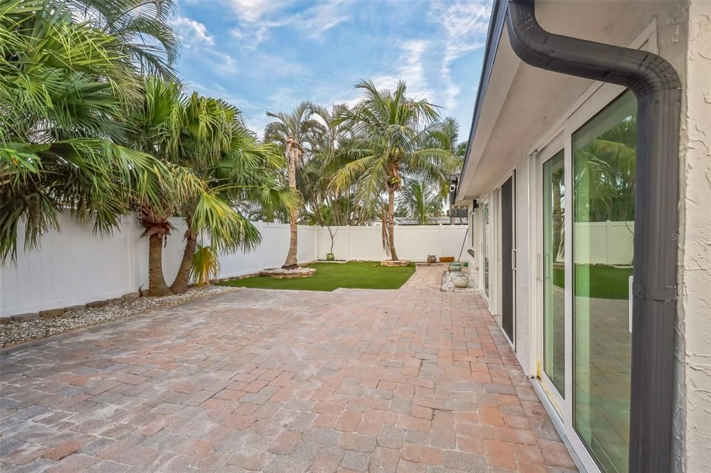 For Rent: $3,700 (3 beds, 2 baths, 1664 Square Feet)