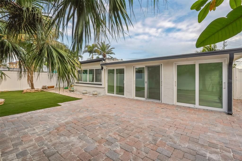 For Rent: $3,700 (3 beds, 2 baths, 1664 Square Feet)