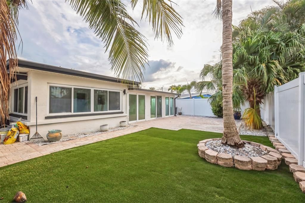 For Rent: $3,700 (3 beds, 2 baths, 1664 Square Feet)