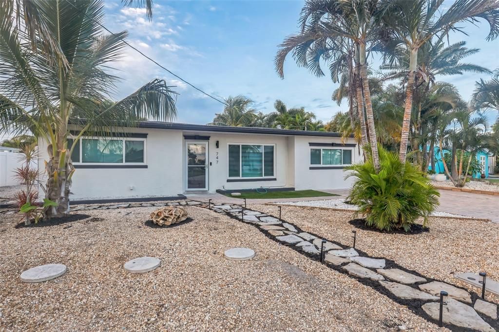 For Rent: $3,700 (3 beds, 2 baths, 1664 Square Feet)