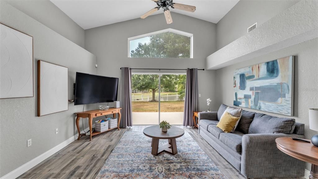 Activo con contrato: $399,000 (3 camas, 2 baños, 2035 Pies cuadrados)