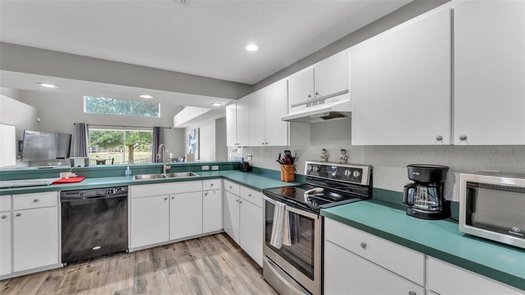 Activo con contrato: $399,000 (3 camas, 2 baños, 2035 Pies cuadrados)