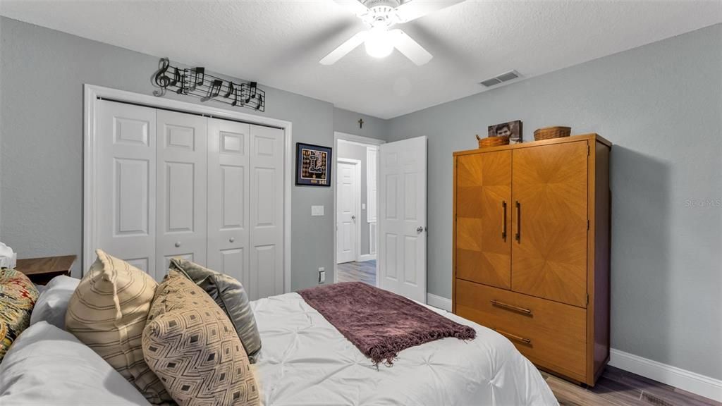 Activo con contrato: $399,000 (3 camas, 2 baños, 2035 Pies cuadrados)