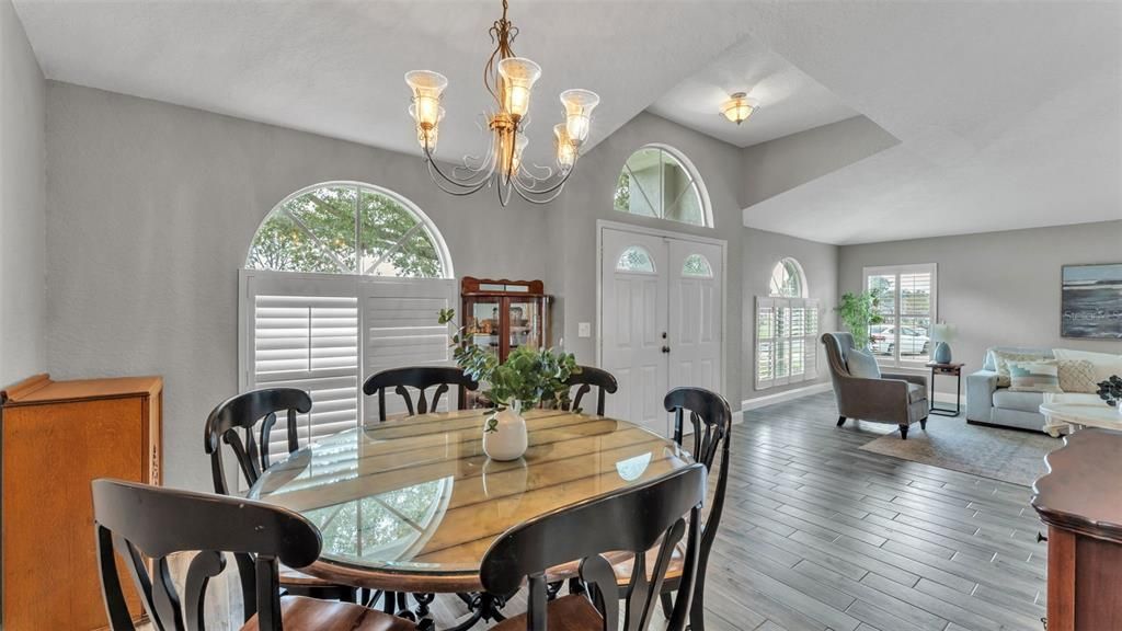 Activo con contrato: $399,000 (3 camas, 2 baños, 2035 Pies cuadrados)