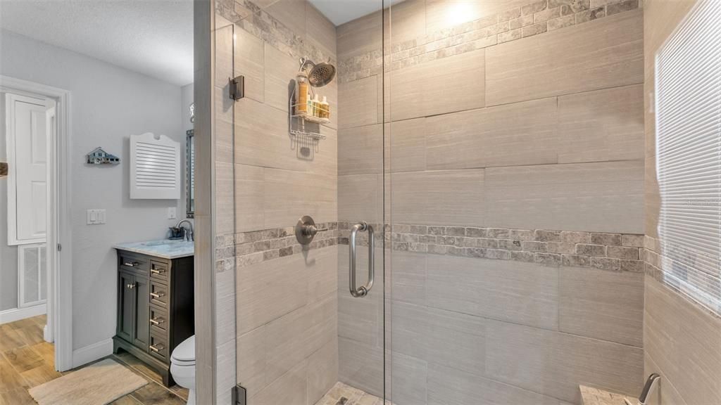 Activo con contrato: $399,000 (3 camas, 2 baños, 2035 Pies cuadrados)