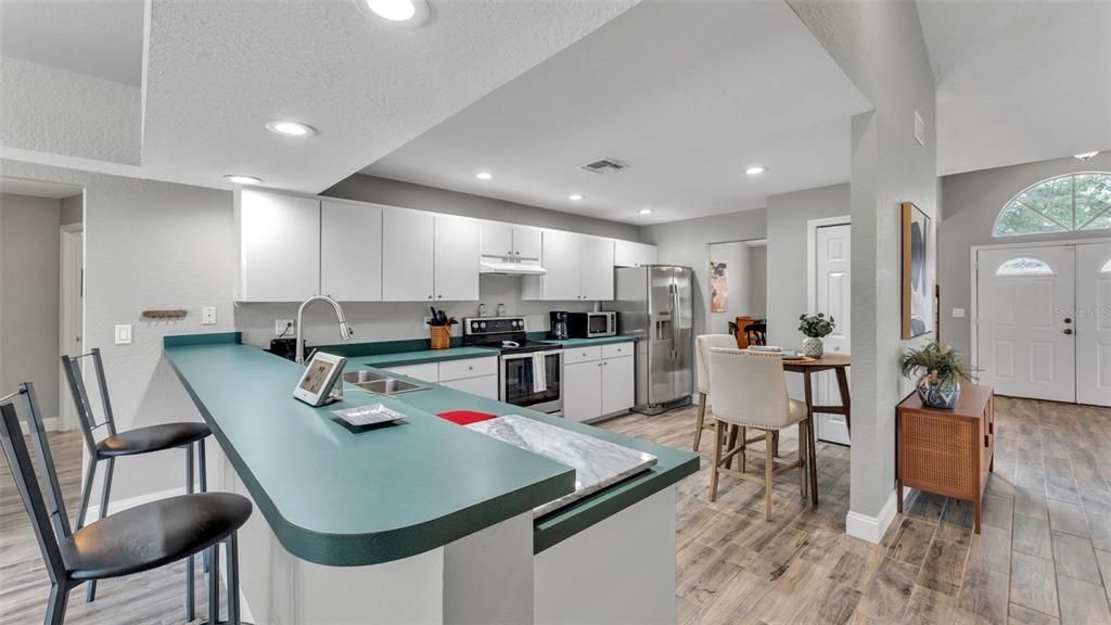 Activo con contrato: $399,000 (3 camas, 2 baños, 2035 Pies cuadrados)