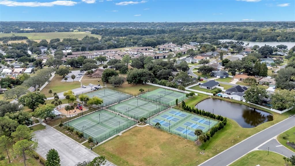 Activo con contrato: $399,000 (3 camas, 2 baños, 2035 Pies cuadrados)