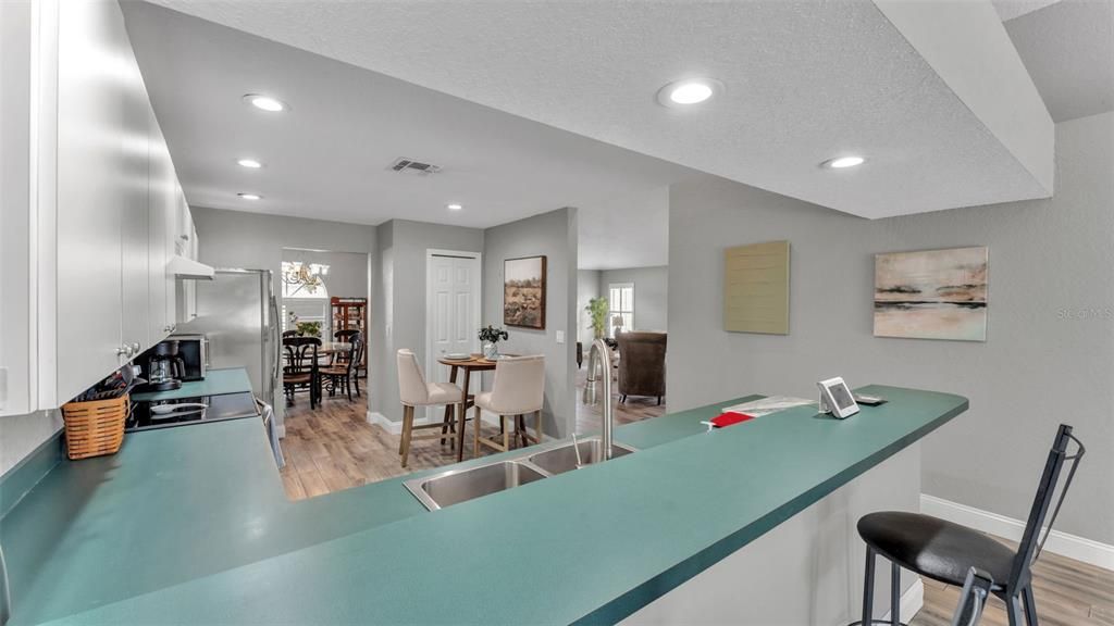 Activo con contrato: $399,000 (3 camas, 2 baños, 2035 Pies cuadrados)