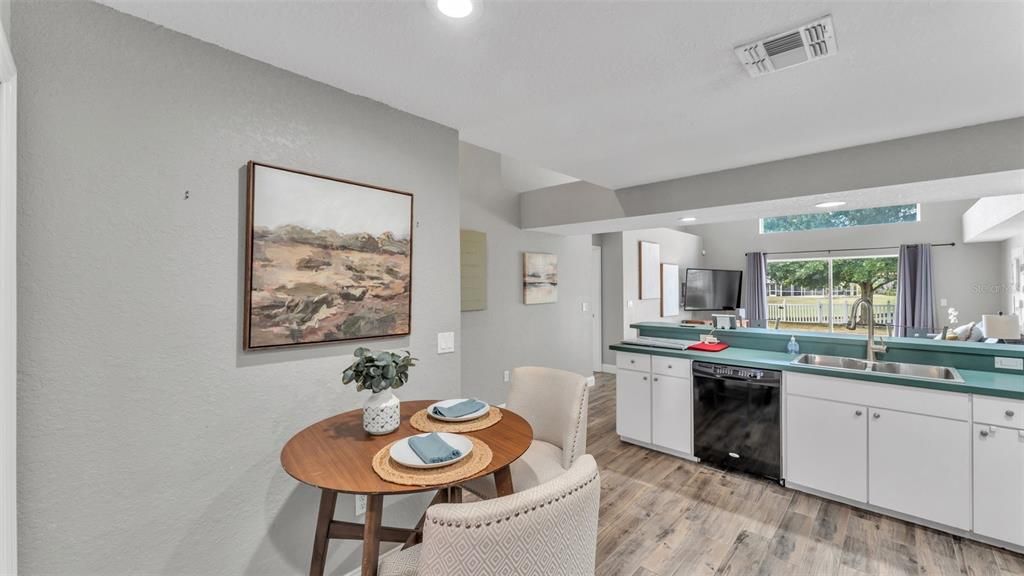 Activo con contrato: $399,000 (3 camas, 2 baños, 2035 Pies cuadrados)