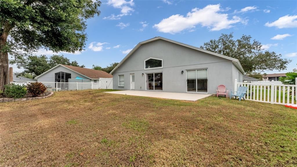 Activo con contrato: $399,000 (3 camas, 2 baños, 2035 Pies cuadrados)