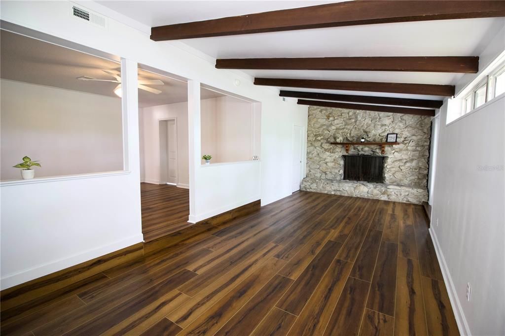 En Venta: $353,900 (5 camas, 2 baños, 2108 Pies cuadrados)