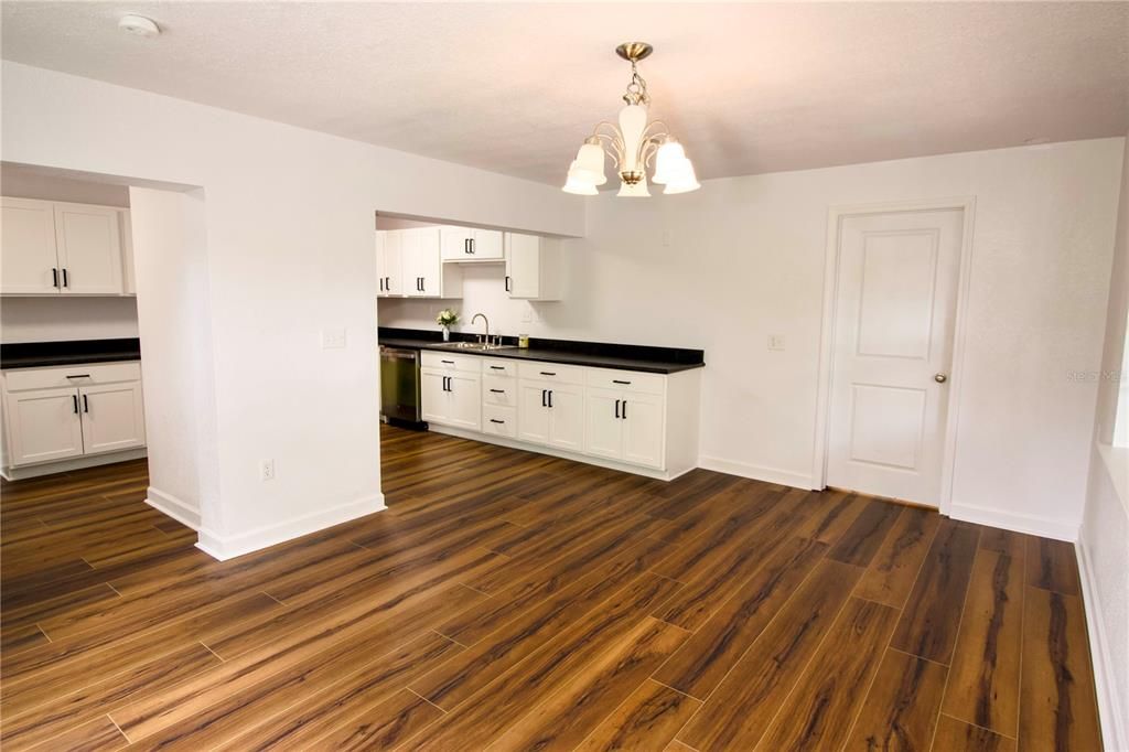 En Venta: $353,900 (5 camas, 2 baños, 2108 Pies cuadrados)