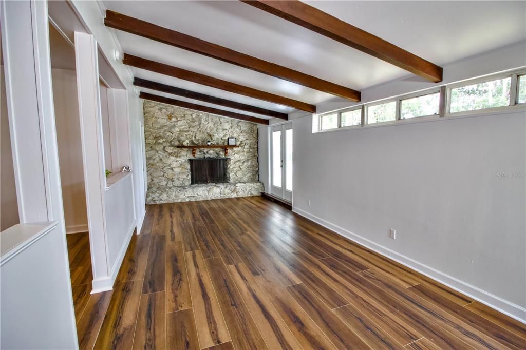 En Venta: $353,900 (5 camas, 2 baños, 2108 Pies cuadrados)