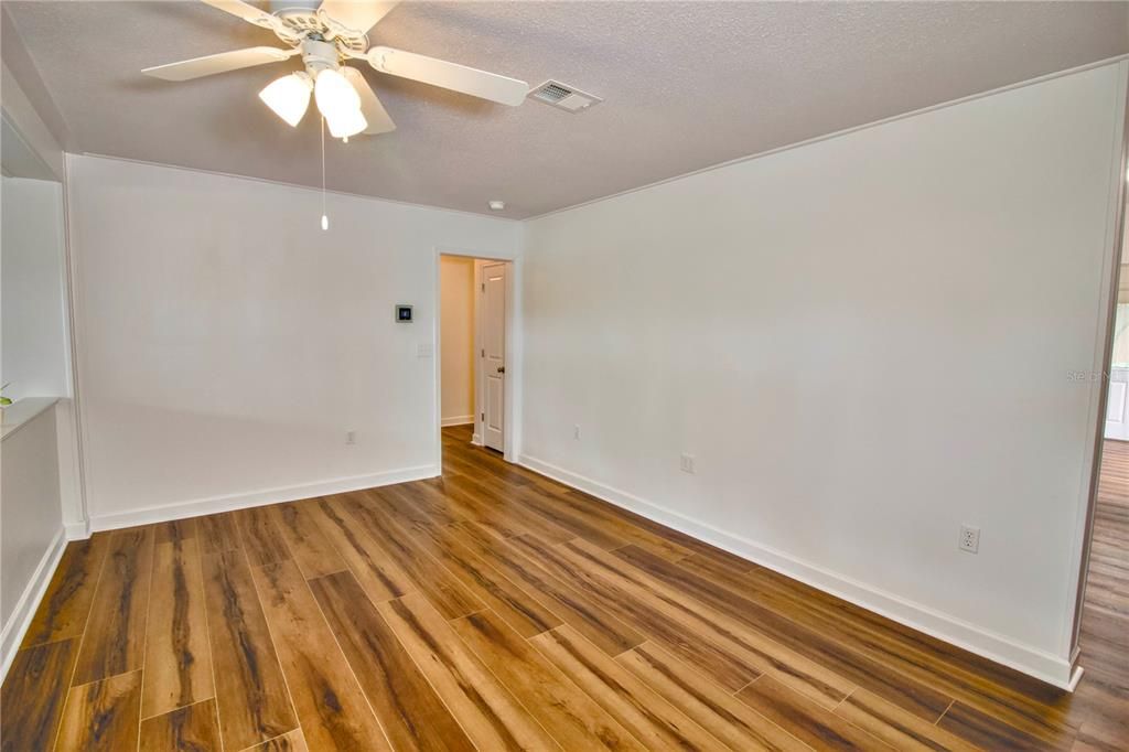 En Venta: $353,900 (5 camas, 2 baños, 2108 Pies cuadrados)