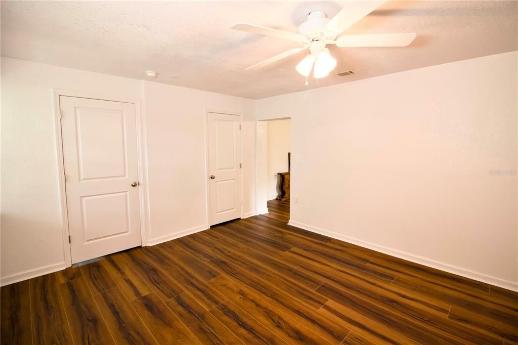 En Venta: $353,900 (5 camas, 2 baños, 2108 Pies cuadrados)