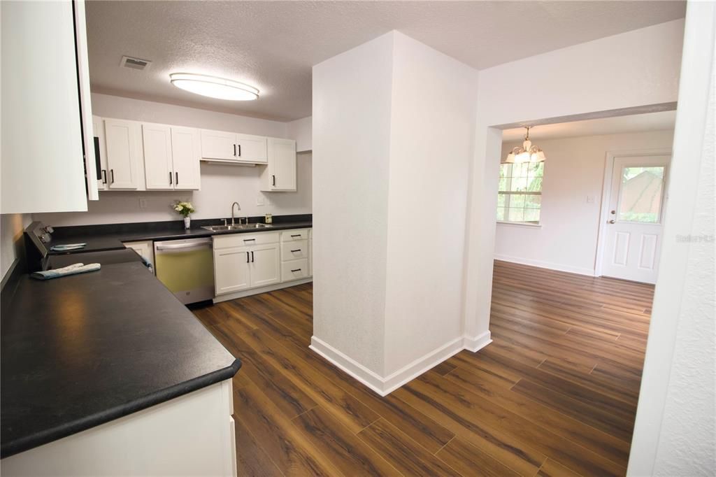 En Venta: $353,900 (5 camas, 2 baños, 2108 Pies cuadrados)