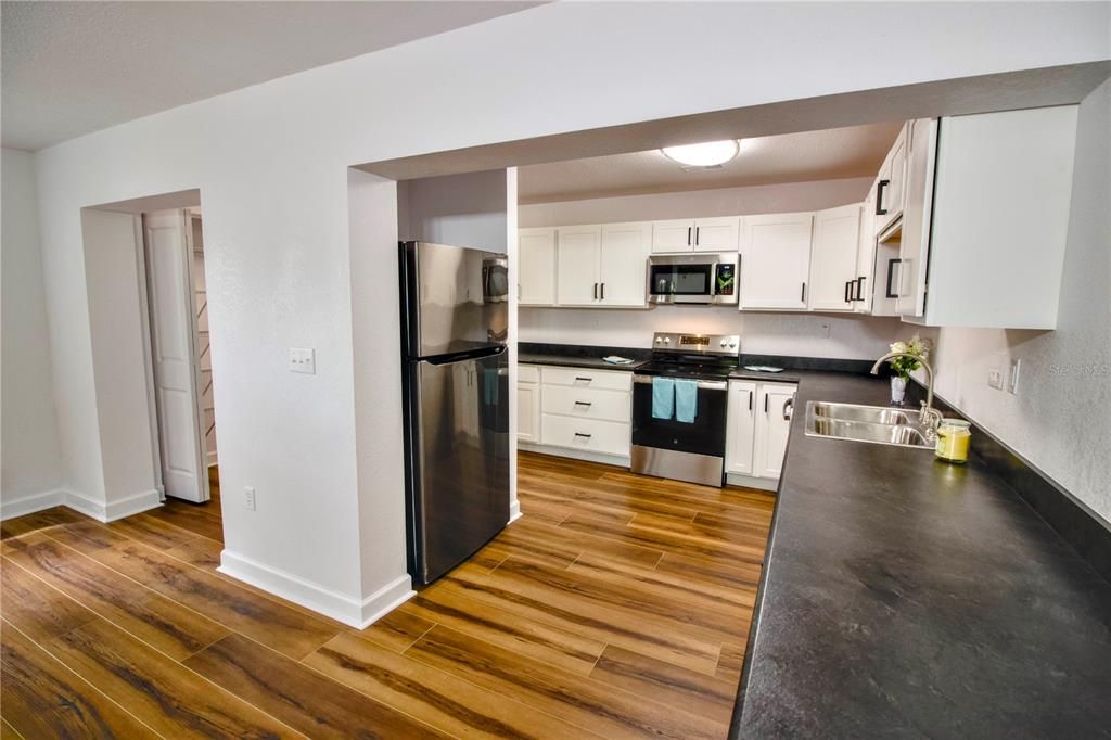 En Venta: $353,900 (5 camas, 2 baños, 2108 Pies cuadrados)