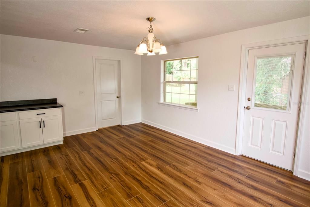 En Venta: $353,900 (5 camas, 2 baños, 2108 Pies cuadrados)