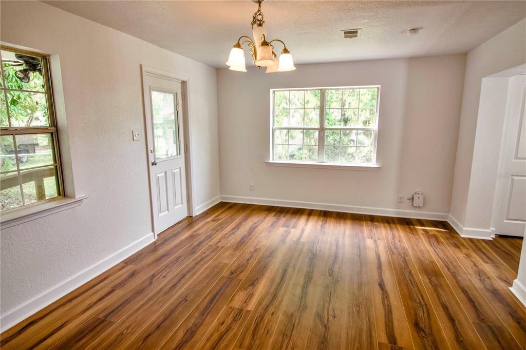 En Venta: $353,900 (5 camas, 2 baños, 2108 Pies cuadrados)