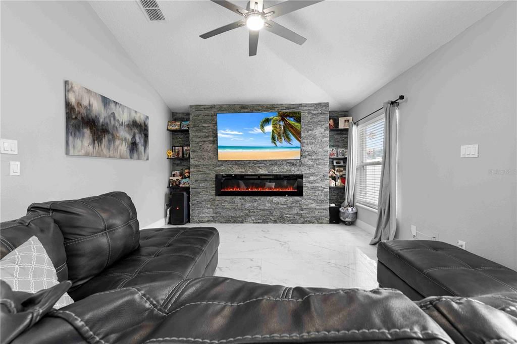 For Sale: $660,000 (4 beds, 2 baths, 2039 Square Feet)