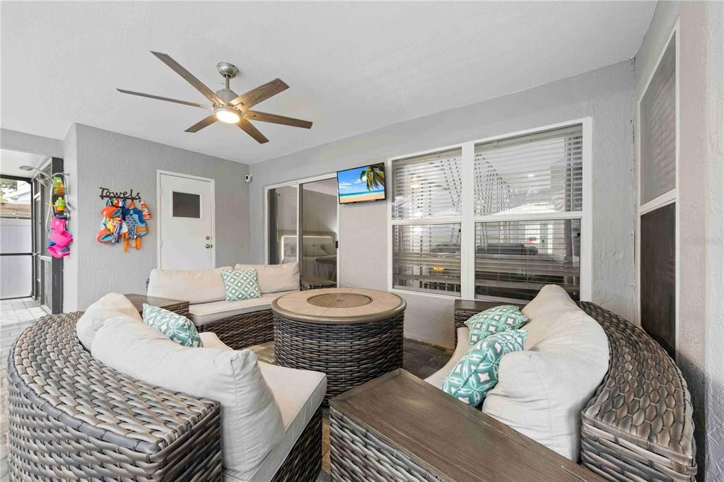 For Sale: $660,000 (4 beds, 2 baths, 2039 Square Feet)