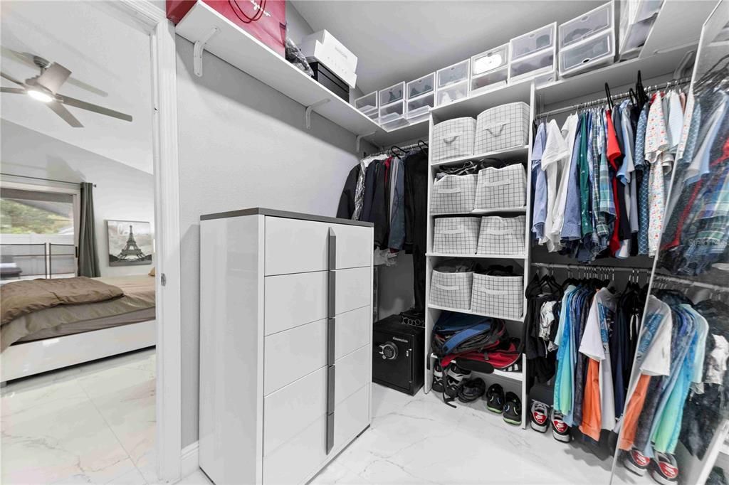 For Sale: $660,000 (4 beds, 2 baths, 2039 Square Feet)