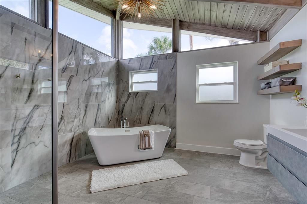 合同活跃: $625,000 (3 贝兹, 2 浴室, 2061 平方英尺)