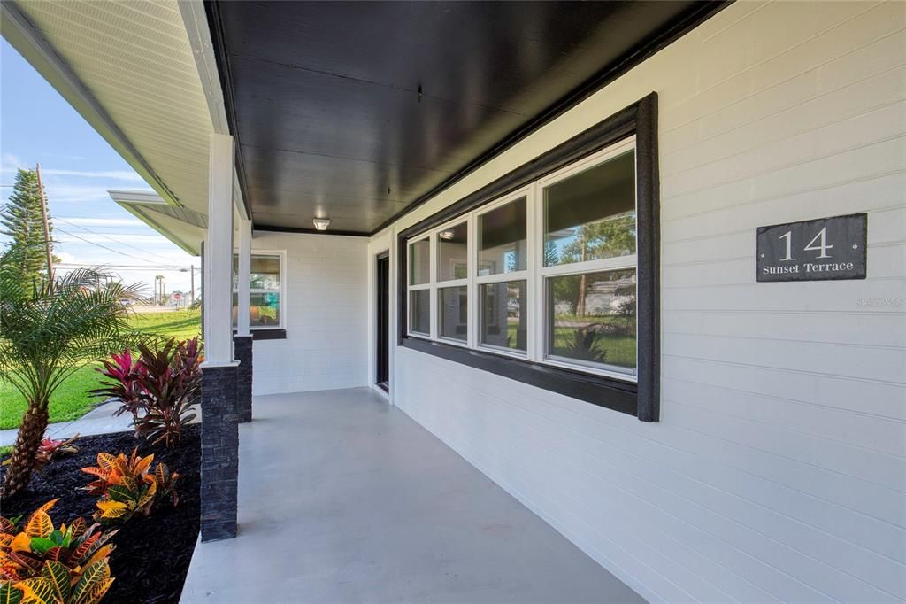 合同活跃: $625,000 (3 贝兹, 2 浴室, 2061 平方英尺)