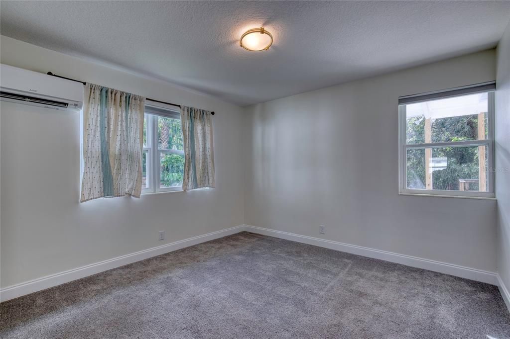 合同活跃: $625,000 (3 贝兹, 2 浴室, 2061 平方英尺)