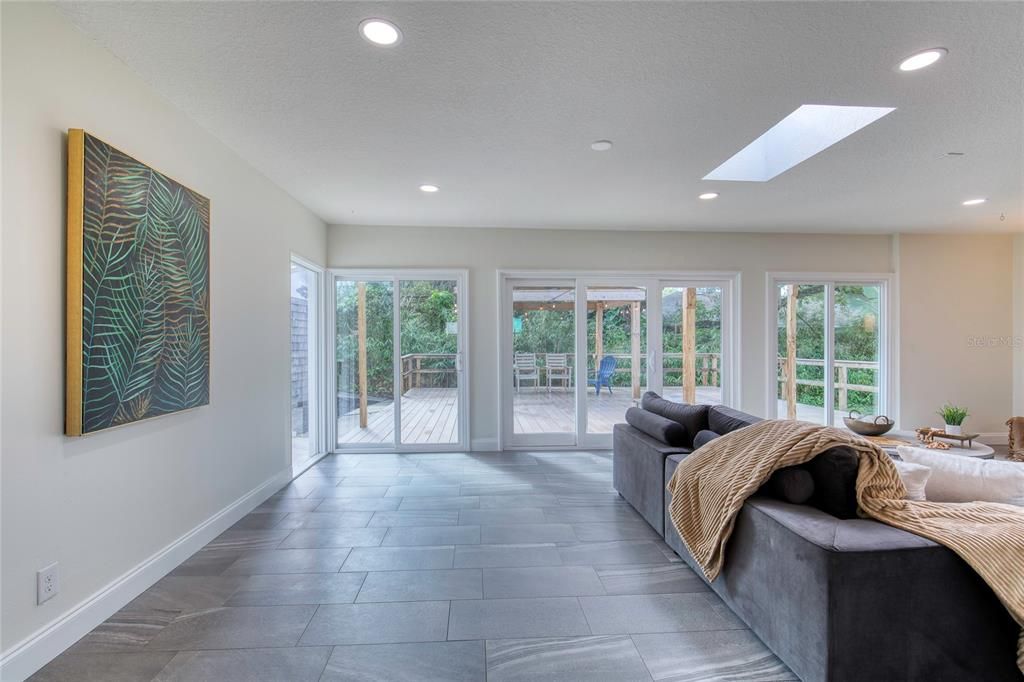 合同活跃: $625,000 (3 贝兹, 2 浴室, 2061 平方英尺)