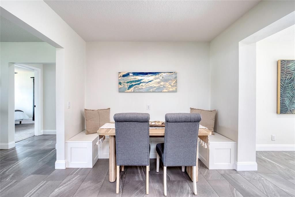 合同活跃: $625,000 (3 贝兹, 2 浴室, 2061 平方英尺)