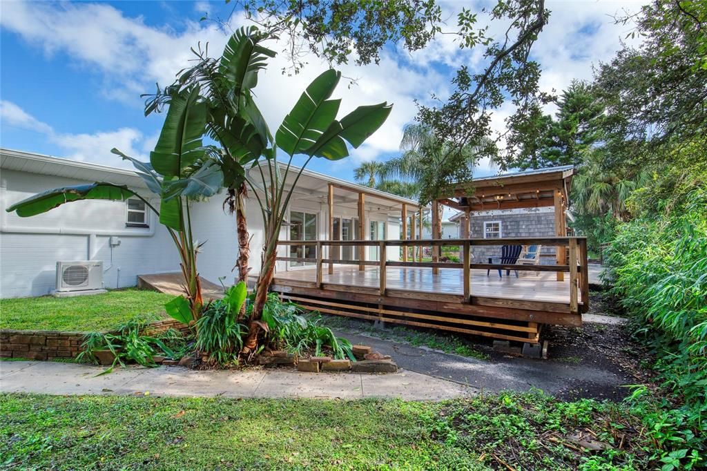 合同活跃: $625,000 (3 贝兹, 2 浴室, 2061 平方英尺)