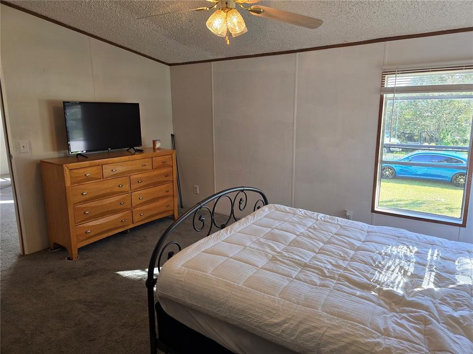 For Sale: $179,900 (4 beds, 2 baths, 1440 Square Feet)