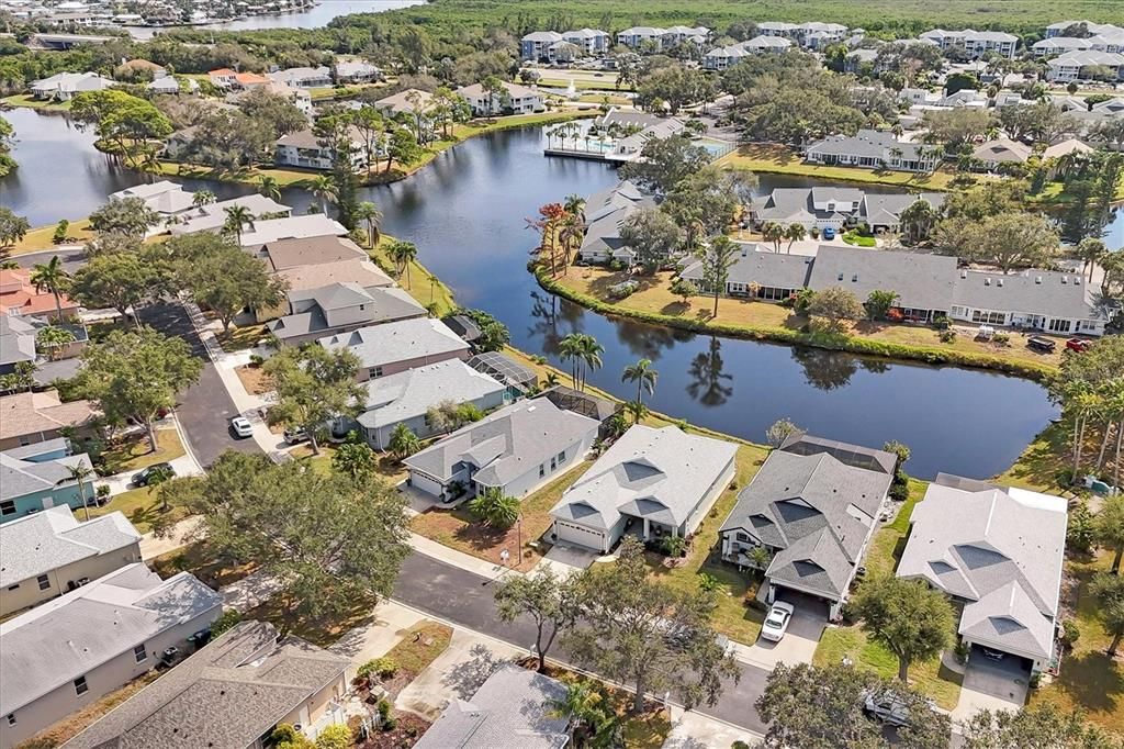 Под контрактом: $789,900 (3 спален, 2 ванн, 1742 Квадратных фут)