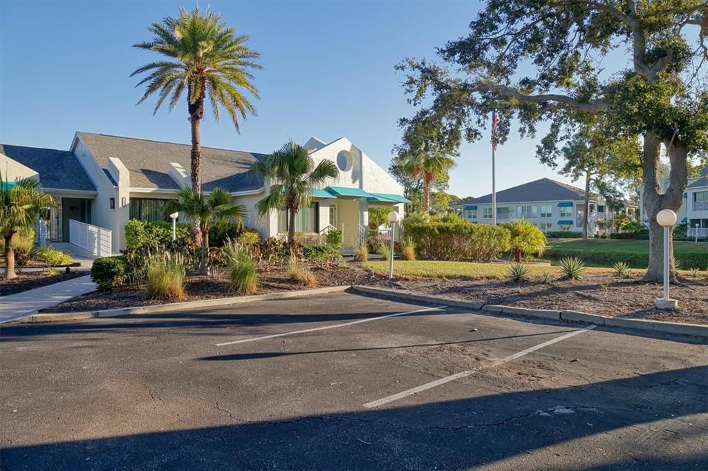 Под контрактом: $789,900 (3 спален, 2 ванн, 1742 Квадратных фут)