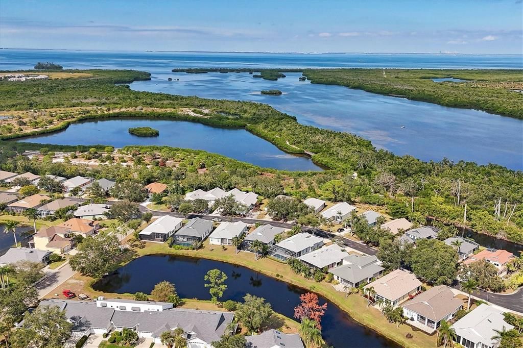 Под контрактом: $789,900 (3 спален, 2 ванн, 1742 Квадратных фут)