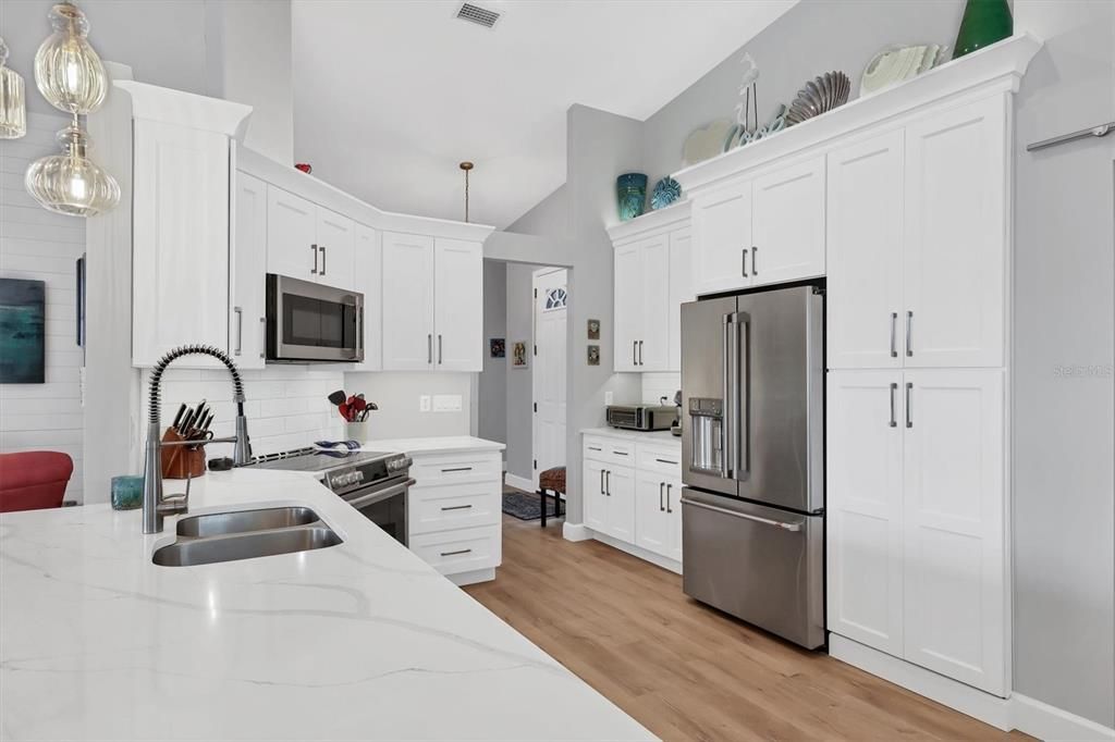 Под контрактом: $789,900 (3 спален, 2 ванн, 1742 Квадратных фут)