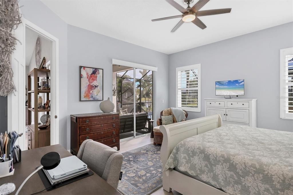 Под контрактом: $789,900 (3 спален, 2 ванн, 1742 Квадратных фут)